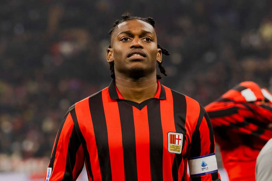 Rafael Leão é um dos destaques do Milan na partida desta sexta-feira (20)
