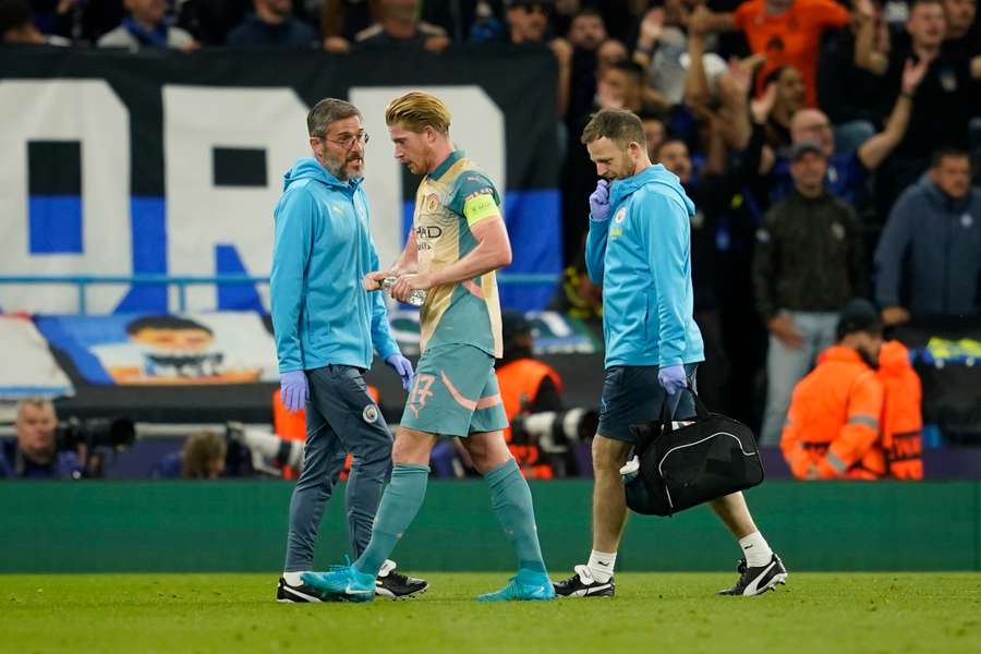 Kevin De Bruyne se zranil v zápase Ligy mistrů proti Interu. 