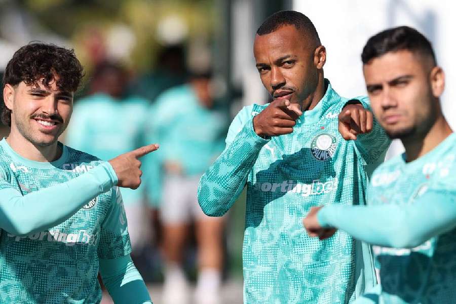 Palmeiras tem boa vantagem sobre o vice-líder Flamengo Palmeiras tem boa vantagem sobre o vice-líder Flamengo
