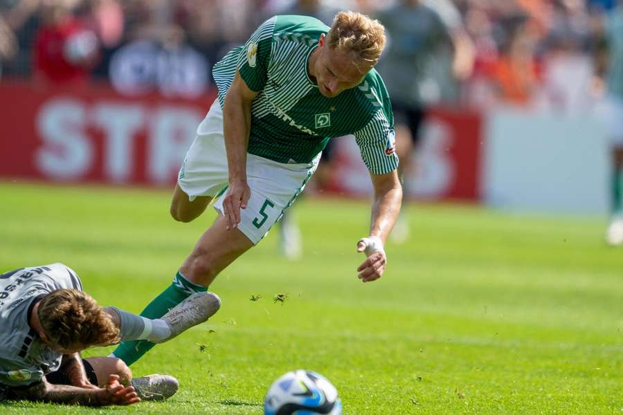 Amos Pieper und Werder Bremen wurden schon im Vorjahr Opfer eines Drittligisten.