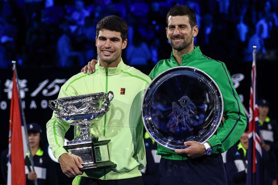Carlos Alcaraz și Novak Djokovic, după finala Australian Open 2026 Carlos Alcaraz și Novak Djokovic, după finala Australian Open 2026