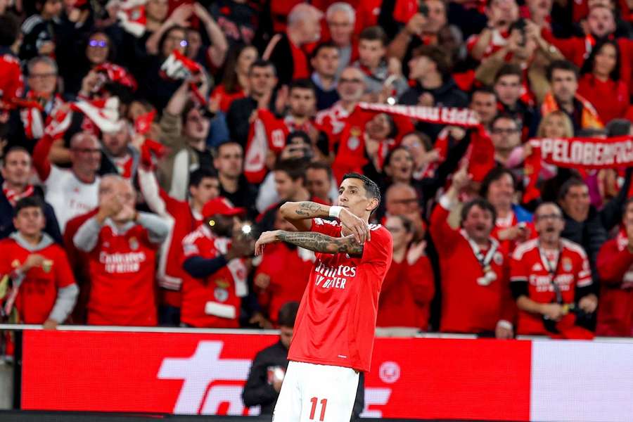 O gesto do abraço de Di María para os adeptos do Benfica