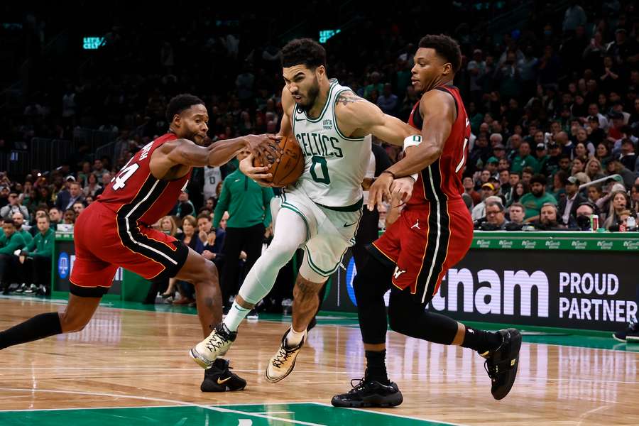 Miami Heat vence série contra os Knicks e está na final do Leste