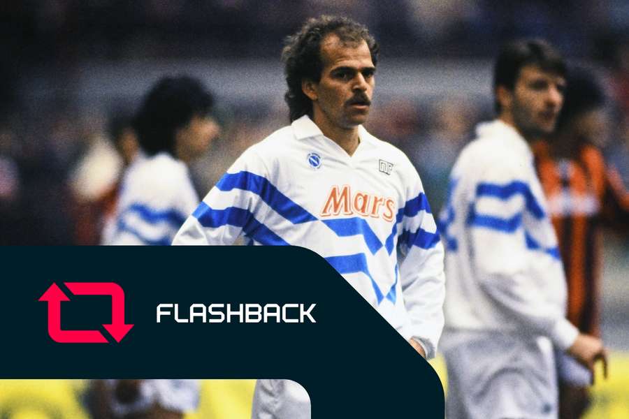 Alemão com a camisola do Nápoles