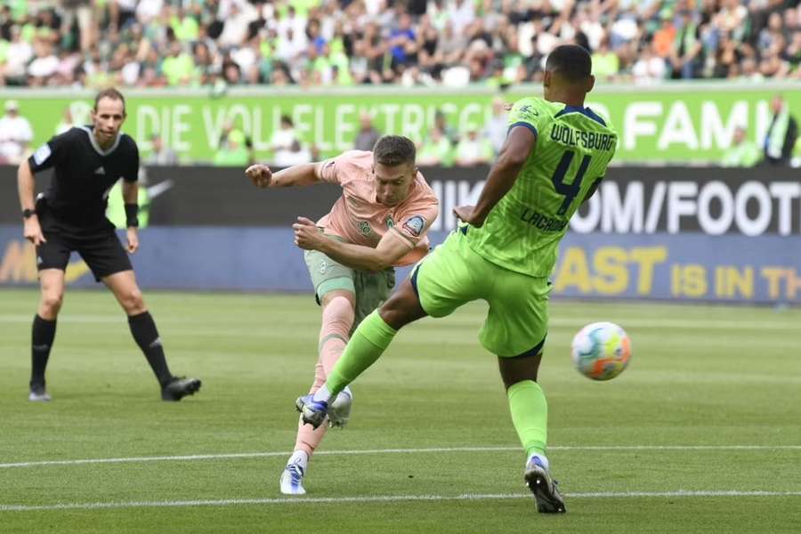 Mitchell Weiser in action against Wolfsburg