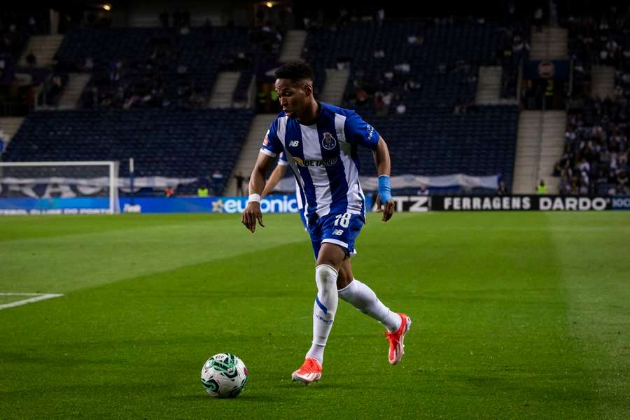 Wendell (FC Porto) lesionou-se frente ao Sintrense