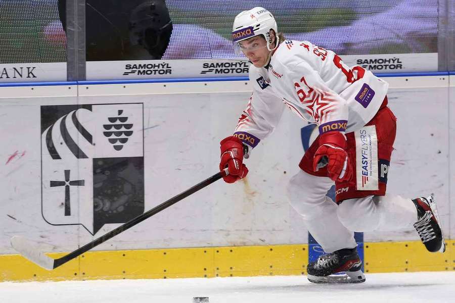 Slávista Šimon Slavíček se proti rezervě Pardubic neprosadil.