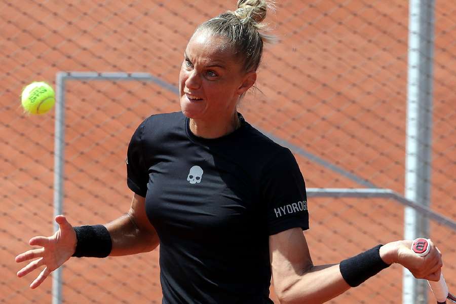 Rus in actie tijdens de kwalificatie voor Roland Garros