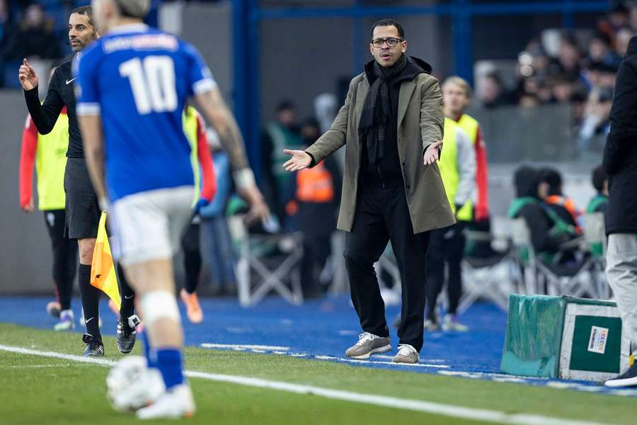 Strasbourg coach Rosenior responds to Chelsea rumours: There's a lot of rumours