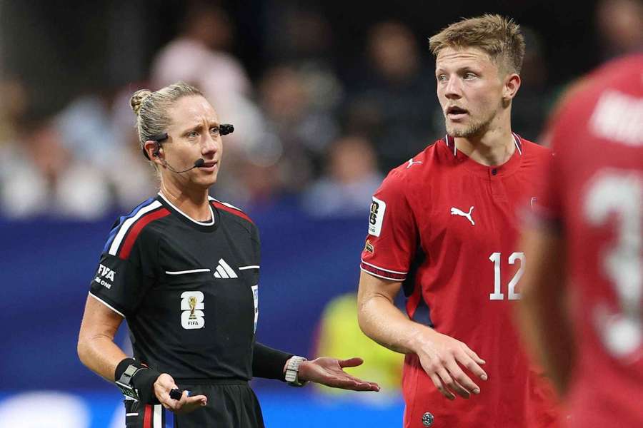 Červ by měl ze svého debutu na MS lepší pocit, kdyby ho Češi zvládli vítězně. Červ by měl ze svého debutu na MS lepší pocit, kdyby ho Češi zvládli vítězně.