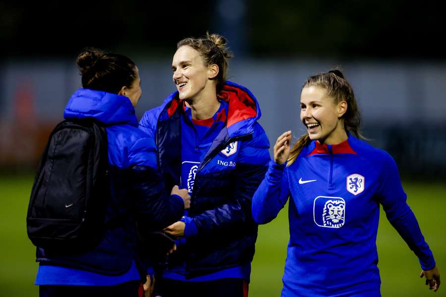 Vivianne Miedema en Victoria Pelova zijn inmiddels teruggekeerd naar Londen