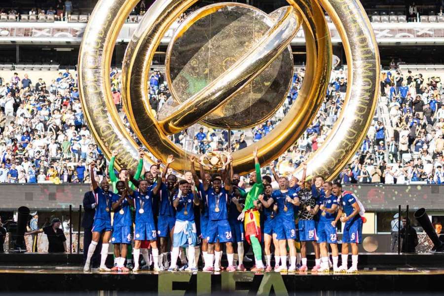 O Chelsea ficou com a taça da 1ª Copa do Mundo de Clubes, no domingo