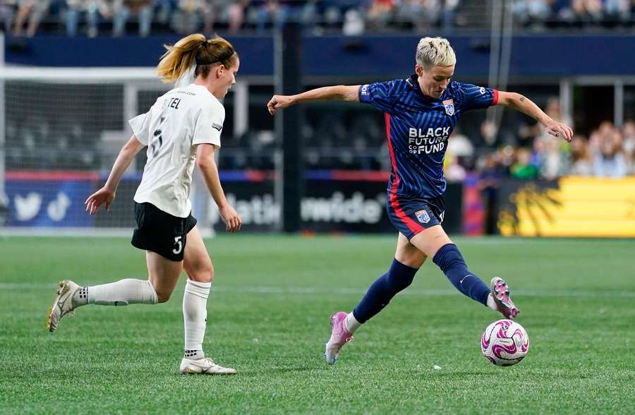 Annaïg Butel au duel avec Megan Rapinoe en NWSL Annaïg Butel au duel avec Megan Rapinoe en NWSL