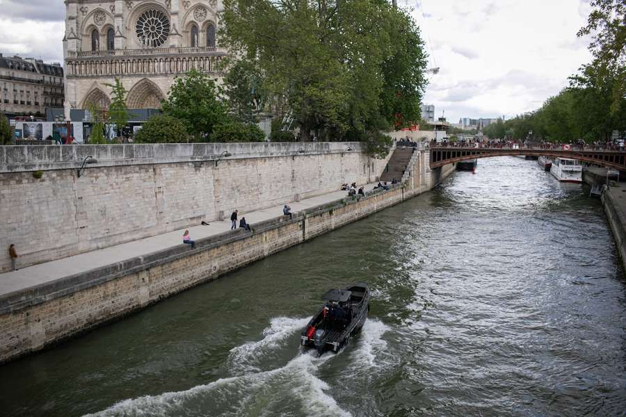 Ob die Schwimm-Wettkämpfe in der Seine stattfinden können, scheint wenige Wochen vor Beginn der Olympischen Spiele offen.