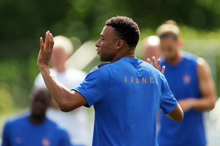 Mbappé não falou com a imprensa na véspera da estreia da seleção francesa na Copa Mbappé não falou com a imprensa na véspera da estreia da seleção francesa na Copa