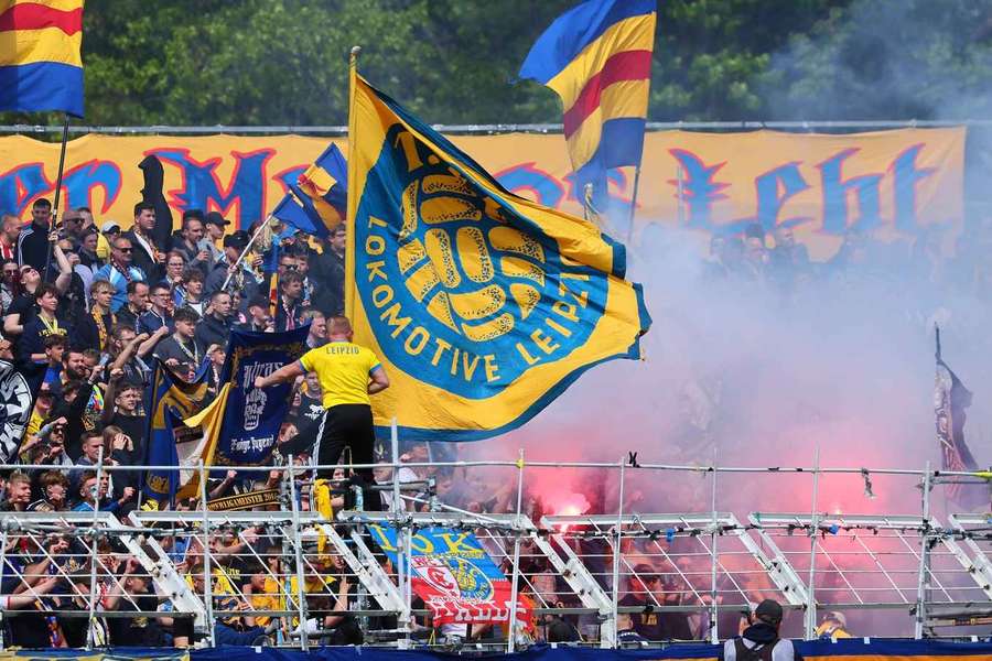 Lokomotive Leipzig will in die 3. Liga - die Fans wollen ihr Team nach vorne treiben. Lokomotive Leipzig will in die 3. Liga - die Fans wollen ihr Team nach vorne treiben.