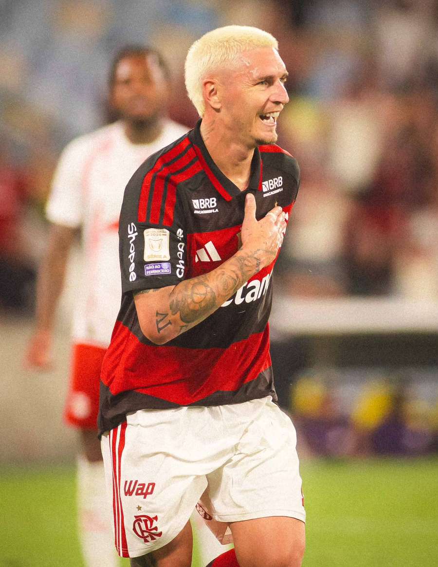 Varela fez o primeiro do Fla