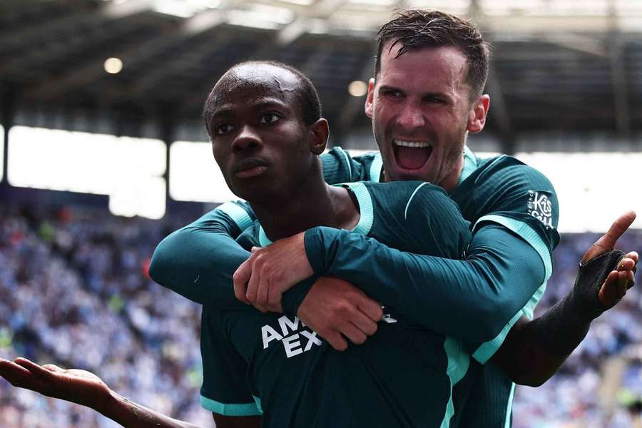 Brighton aplicou goleada das antigas ao Coventry Brighton aplicou goleada das antigas ao Coventry