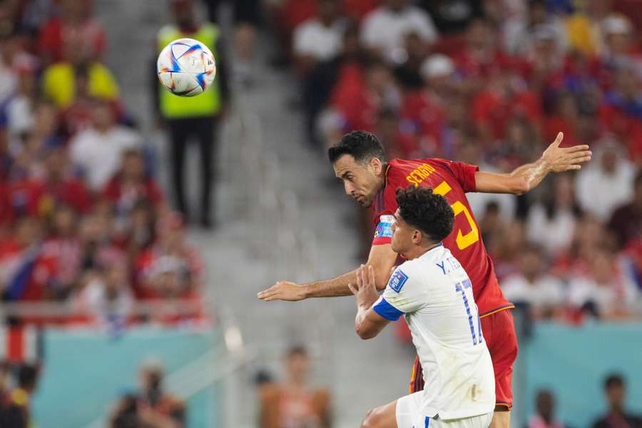 Sergio Busquets , der her ses under VM mod Costa Rica, har forstuvet et ledbånd i anklen. 