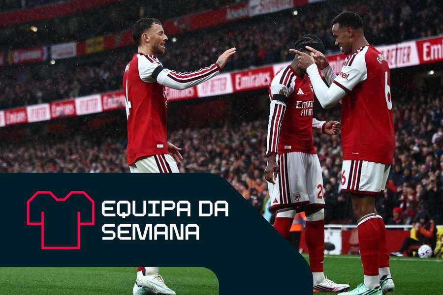White (E) e Gabriel (D) festejam o golo deste último White (E) e Gabriel (D) festejam o golo deste último