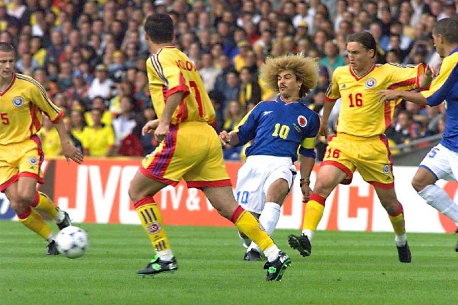 Roménia diante da Colômbia no Mundial-1998