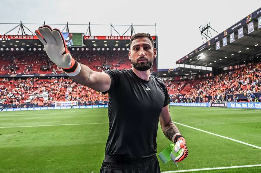 Donnarumma foi assaltado em casa em Paris, onde estava com a namorada