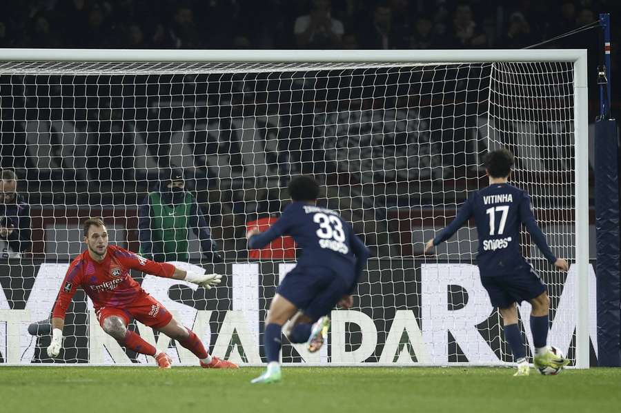 Liga francuska - lider z Paryża odblokował się i przerwał passę Olympique Lyon