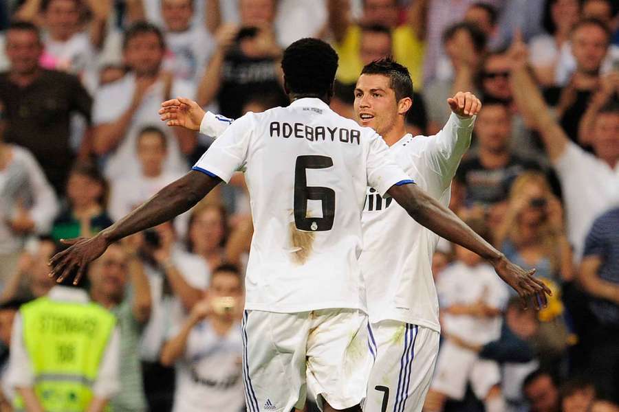 Adebayor, con Cristiano Ronaldo