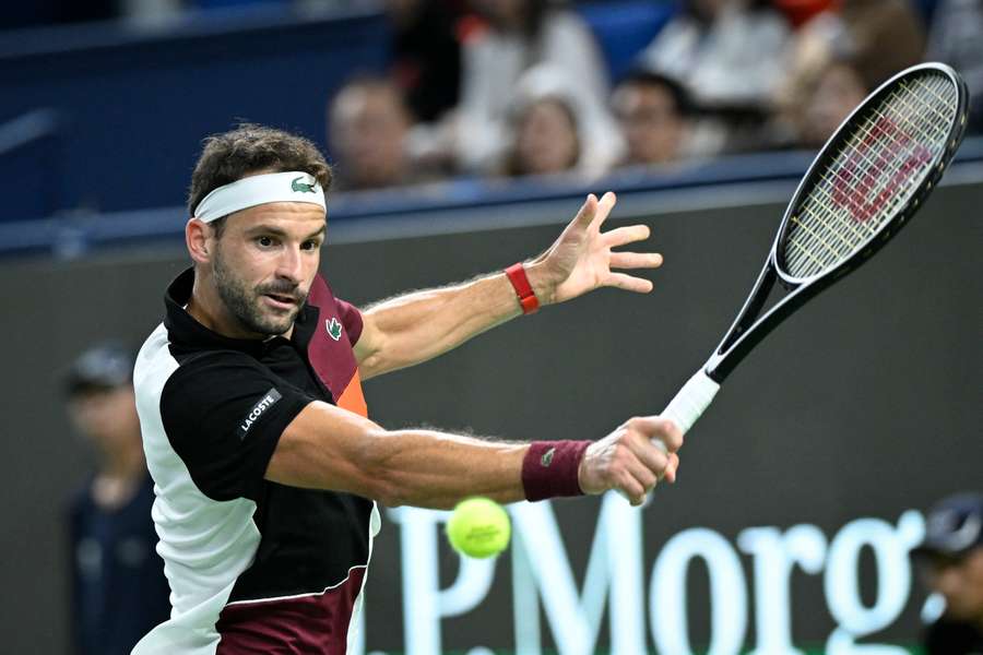 Dimitrov joga uma grande partida para vencer Alcaraz.