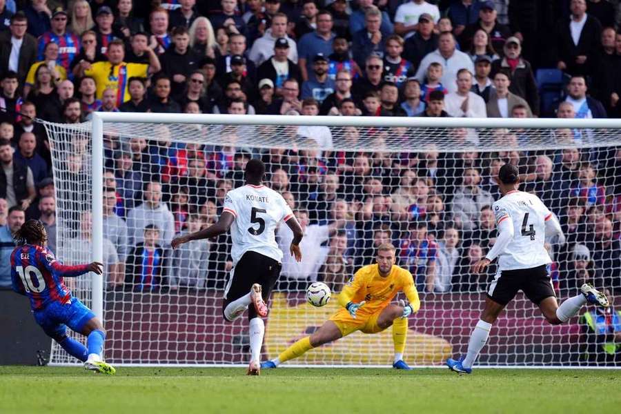 Goleiro Jaros fez sua estreia na Premier League