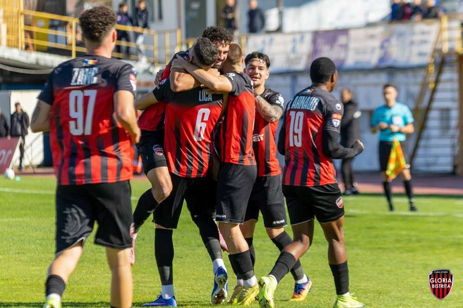Gloria Bistrița a comis o eroare în partida cu SCM Râmnicu Vâlcea și este foarte posibil să piardă cu 0-3 la masa verde Gloria Bistrița a comis o eroare în partida cu SCM Râmnicu Vâlcea și este foarte posibil să piardă cu 0-3 la masa verde