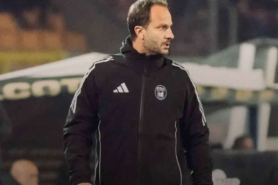 Předposlední tým italské ligy Pisa odvolal z funkce trenéra Alberta Gilardina. Předposlední tým italské ligy Pisa odvolal z funkce trenéra Alberta Gilardina.