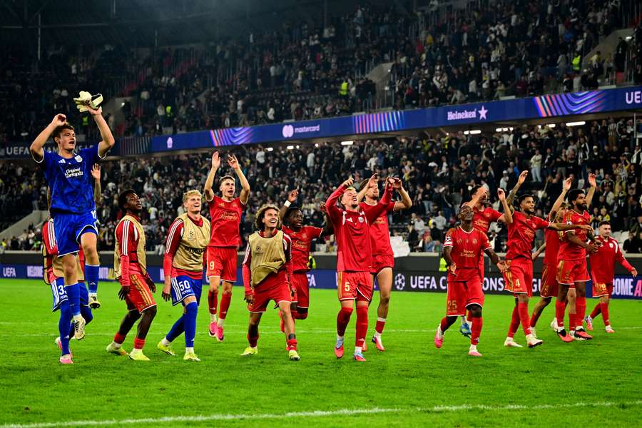 Jogadores do Linz celebram vaga na Champions Jogadores do Linz celebram vaga na Champions