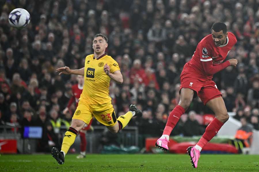 Numsescoring og drømmetræf hjælper Liverpool til tops