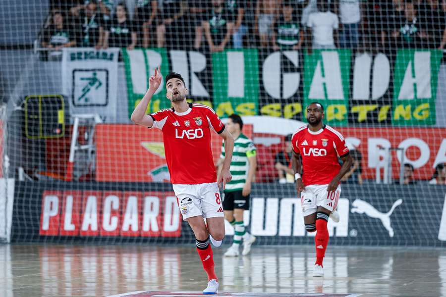 Benfica venceu Sporting e sagrou-se bicampeão nacional de futsal Benfica venceu Sporting e sagrou-se bicampeão nacional de futsal