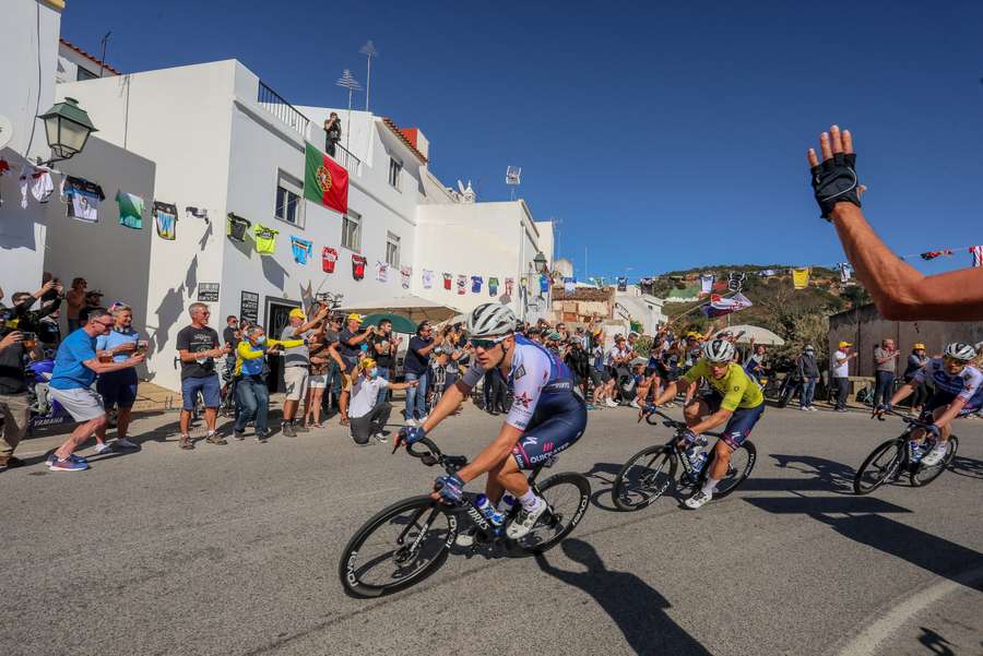 A Volta ao Algarve será disputada por 173 ciclistas, de 25 equipas, 12 das quais no WorldTour