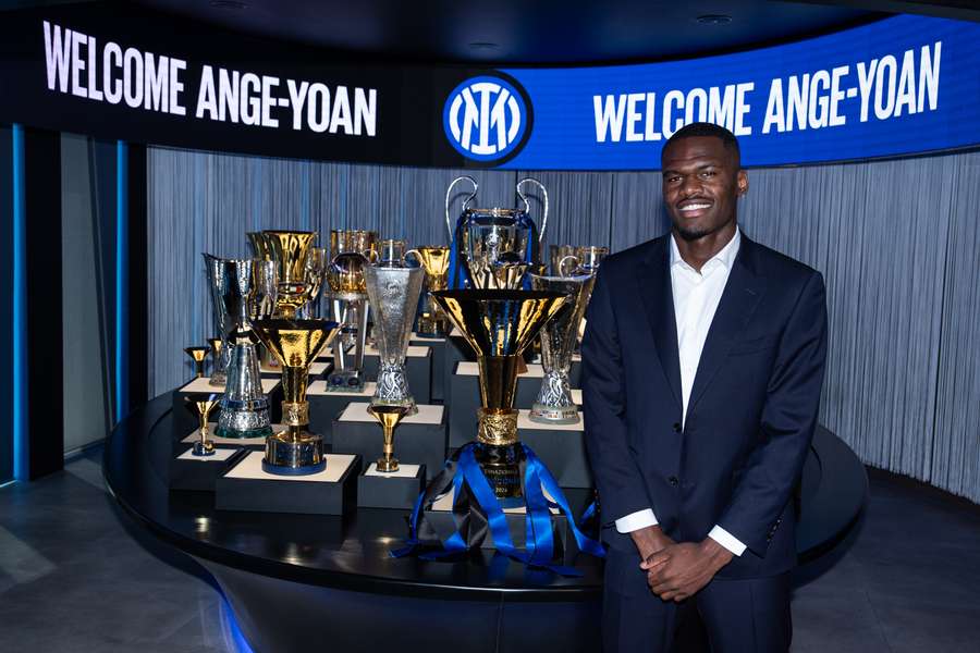 Ange-Yoan Bonny já com o novo clube