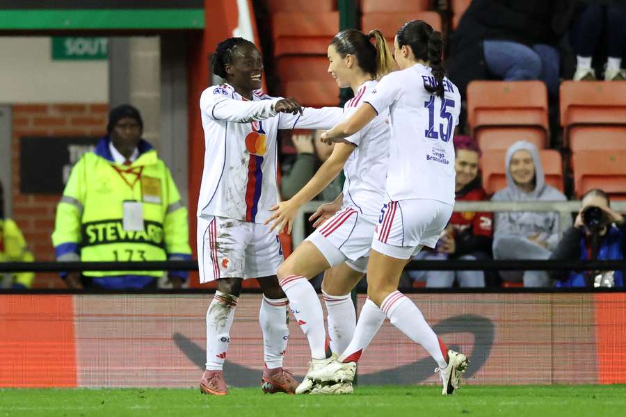 As Lyonnes cumprem a sua missão As Lyonnes cumprem a sua missão