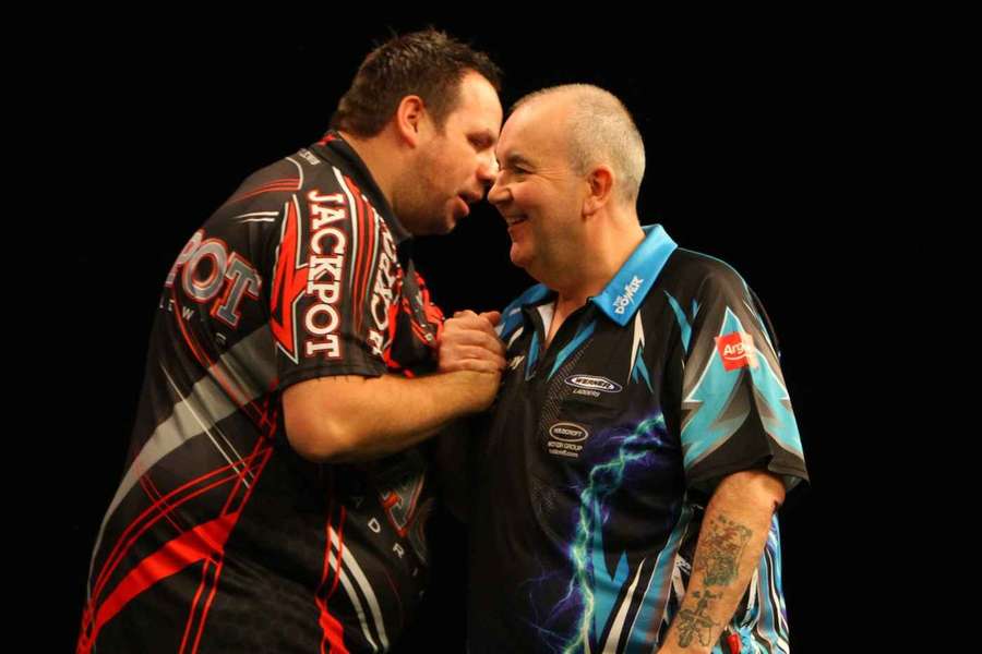 Adrian Lewis et Phil Taylor en 2017 Adrian Lewis et Phil Taylor en 2017