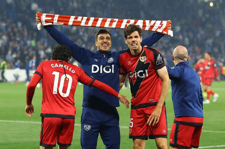Jugadores del Rayo celebran un gol