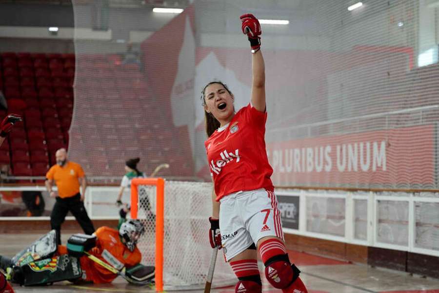 Benfica lidera poule com seis pontos