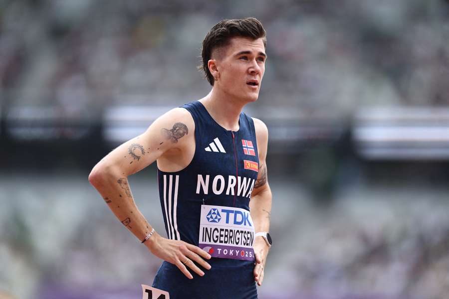 Jakob Ingebrigtsen gets knocked out of the 1,500m in the heats.