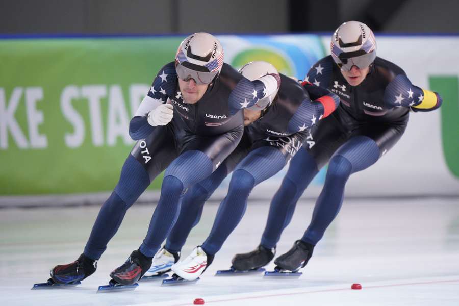 Ethan Cepuran, Casey Dawson, and Emery Lehman schaatsten een wereldrecord