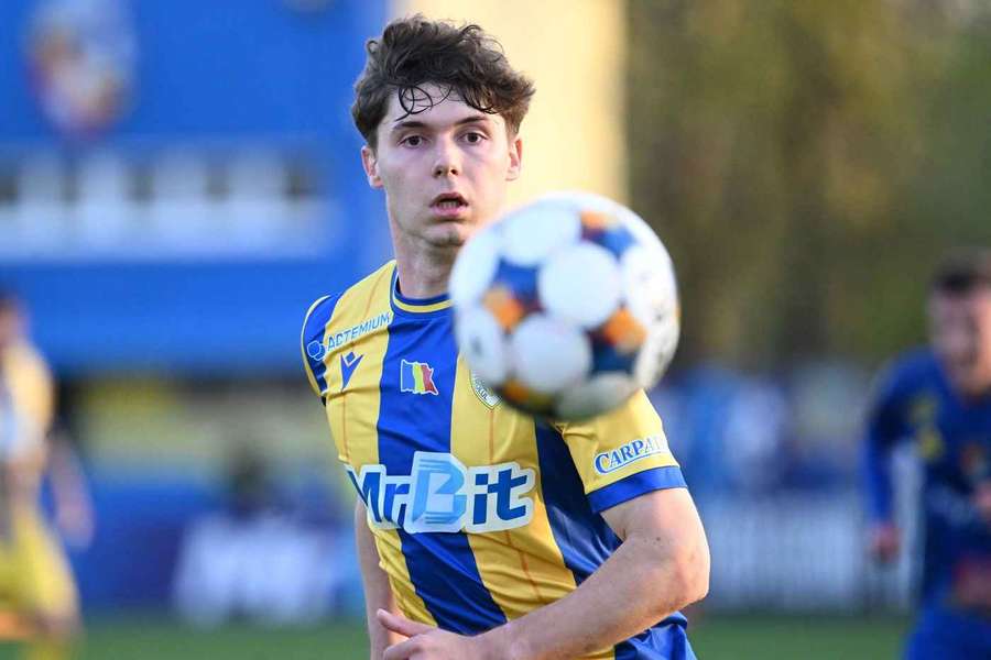 Rareș Pop și-a aflat sancțiunea după faultul dur care a dus la eliminarea sa în partida dintre Petrolul și Oțelul, din ultima etapă a play-out-ului Rareș Pop și-a aflat sancțiunea după faultul dur care a dus la eliminarea sa în partida dintre Petrolul și Oțelul, din ultima etapă a play-out-ului