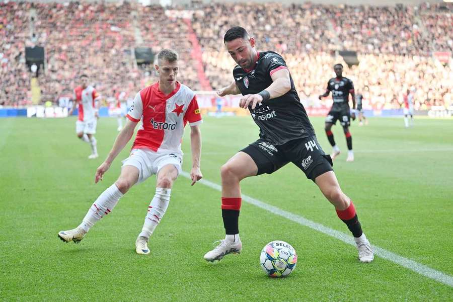 Slavia hrála naposledy 1. září doma s Pardubicemi.