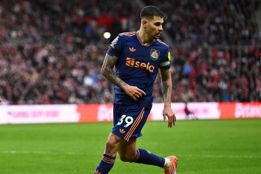 Man Utd maintain contact with Guimaraes' camp