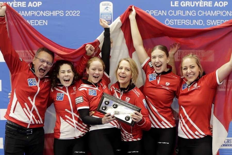 Ellevild dansk curlingkaptajn efter EM-guld: Har aldrig prøvet at vinde