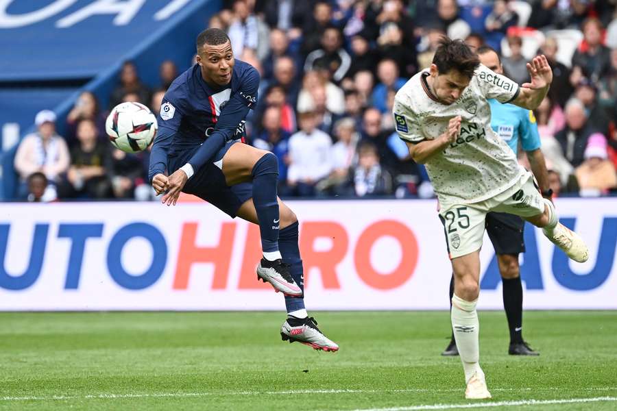 Ligue 1: Platzverweis von Hakimi ebnet Weg für Lorient Sieg gegen PSG