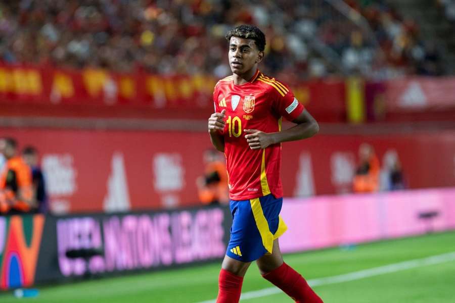 Lamine Yamal in action for Spain