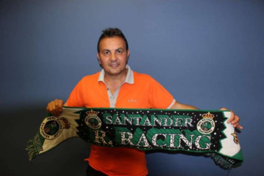 Juan Carlos Pedraza, con la bufanda del Racing